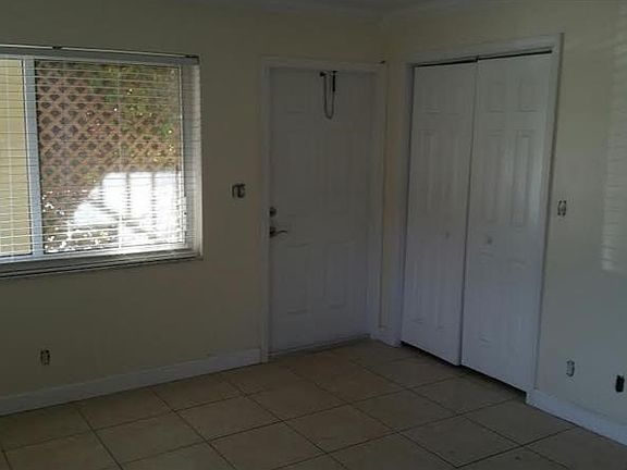 4th image of 639 NE 10th Ave APT 101