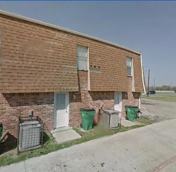 2 bed, 700 sqft, $1,300 — Photo 2
