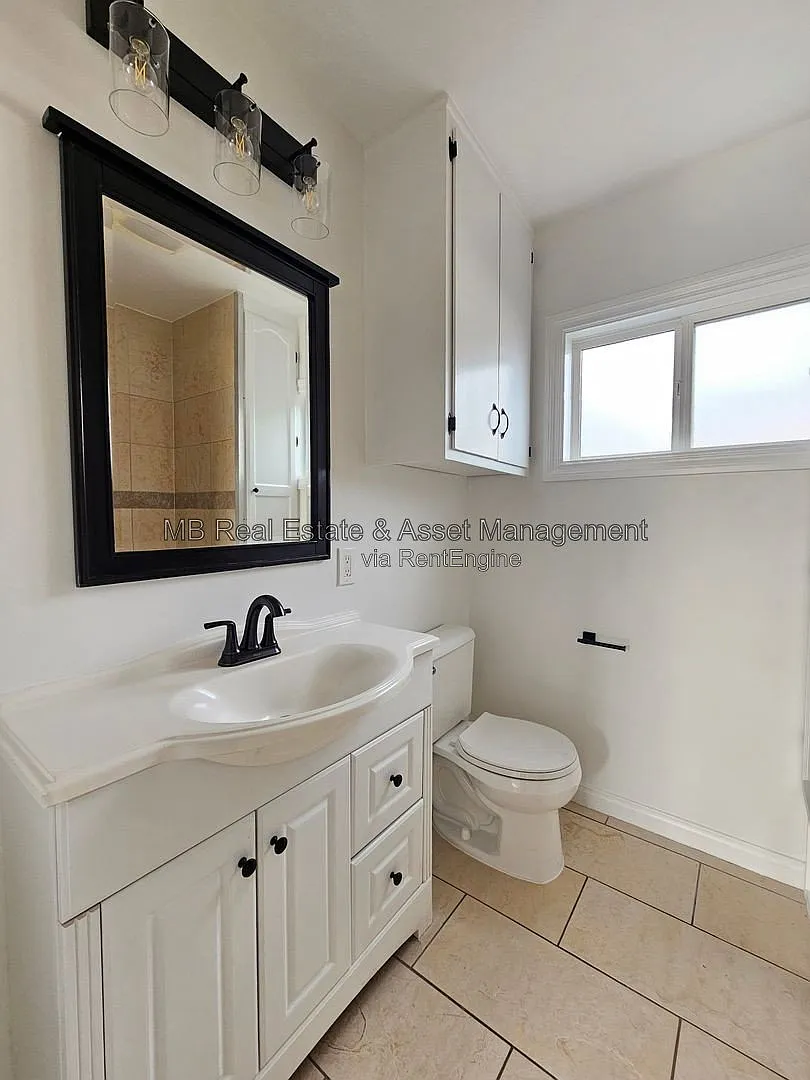 3 bed, 1.5 bath, 918 sqft, $3,195 — Photo 4
