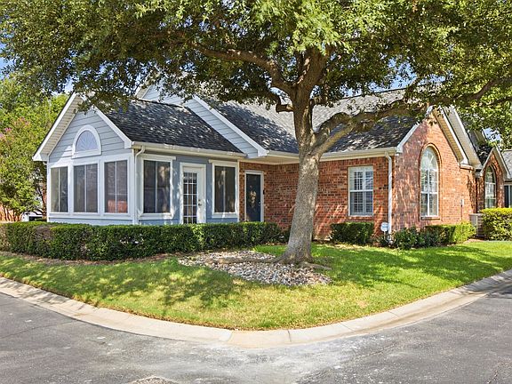 2nd image of 2305 Jennifer Ln