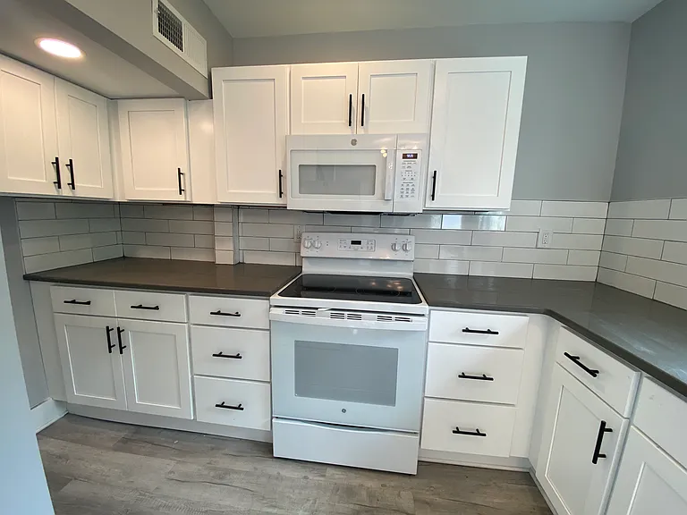 1 Craven St #8 — Photo 8