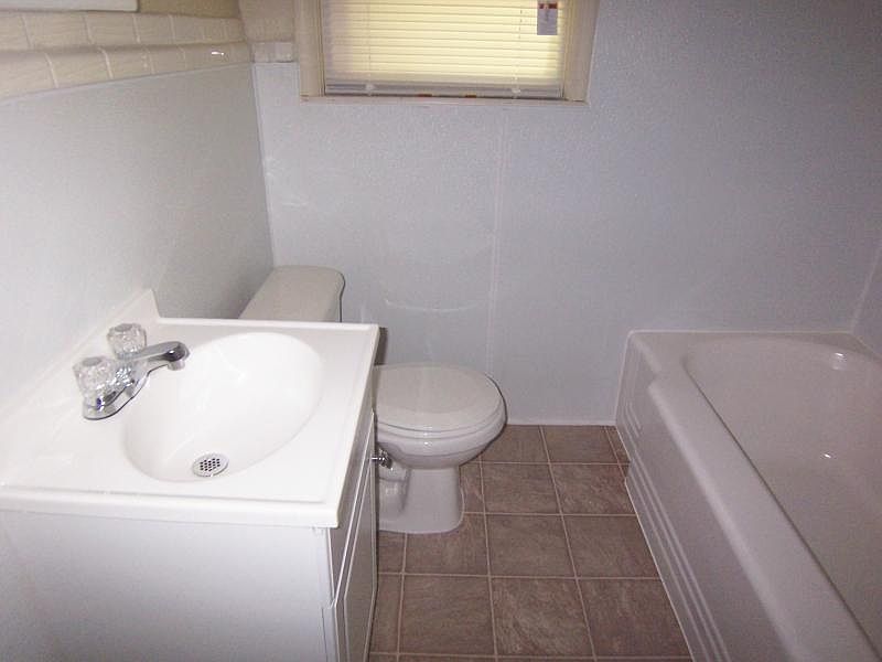 2nd image of 1293 Stage Ave