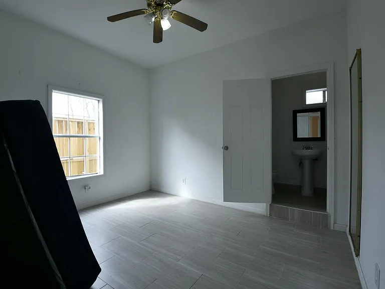5817 Gaston St #B — Photo 6