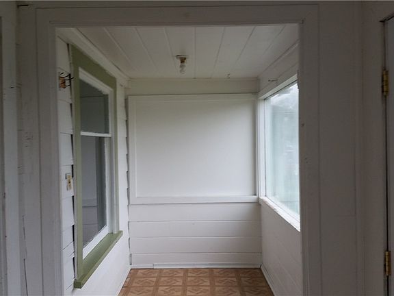 3rd image of 510 W King St