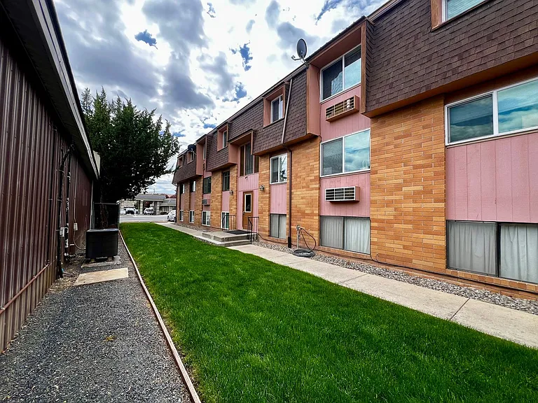 105 W Fremont Ave — Photo 1
