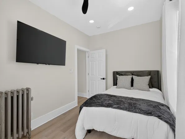 (undisclosed Address), Lowell, MA 01854