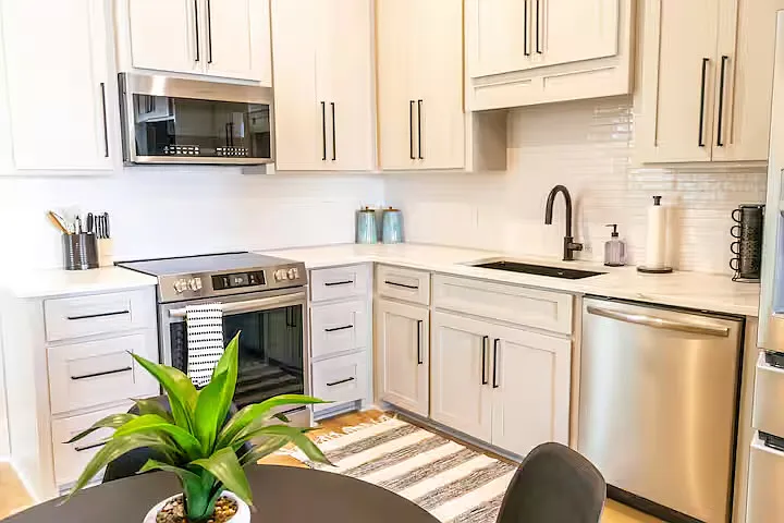 1326 Newcastle St #100 — Photo 4