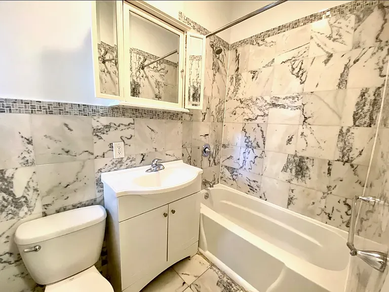 247 E 39th St #1D — Photo 6