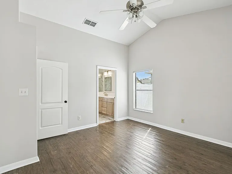209 Goldie St — Photo 7