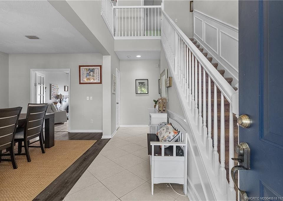 1st image of 704 NW Waterlily Pl