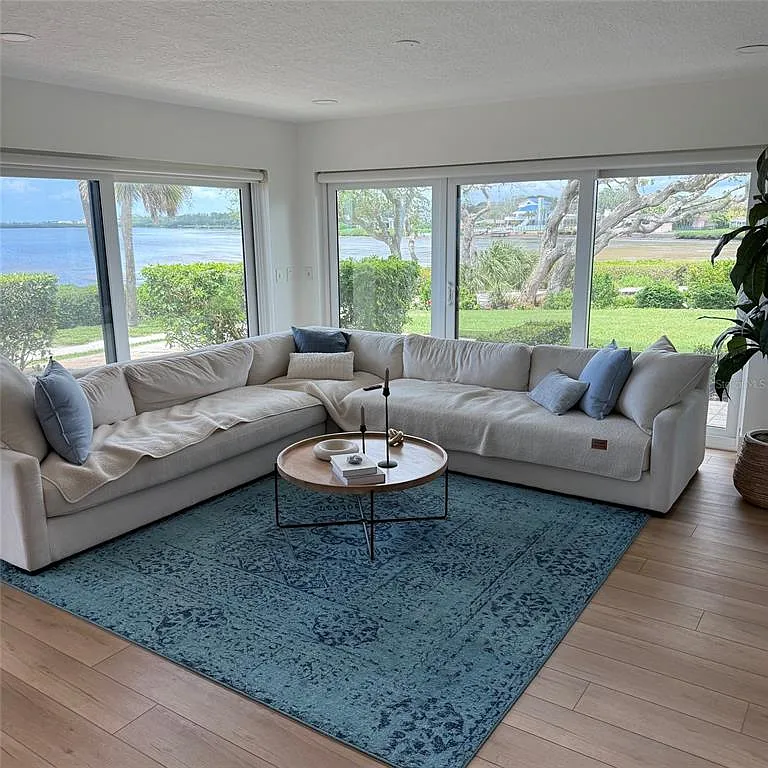 2 bed, 2.0 bath, 1280 sqft, $4,750 — Photo 2