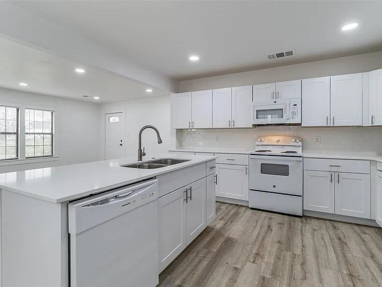 912 S Armstrong Street 731 W — Photo 18