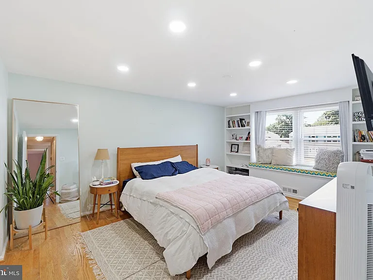 15336 Baileys Ln — Photo 8