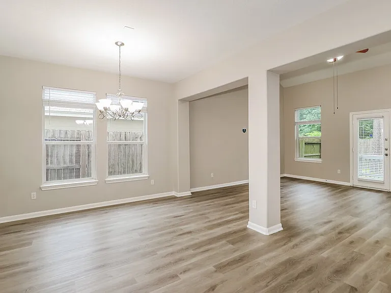 999 Arbor Way — Photo 7