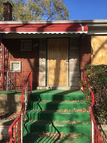 2nd image of 570 E 104th Pl