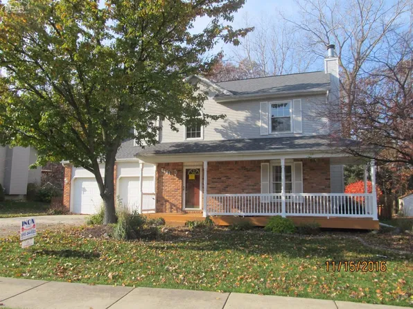 980 Plumtree Ln, Fenton, MI 48430