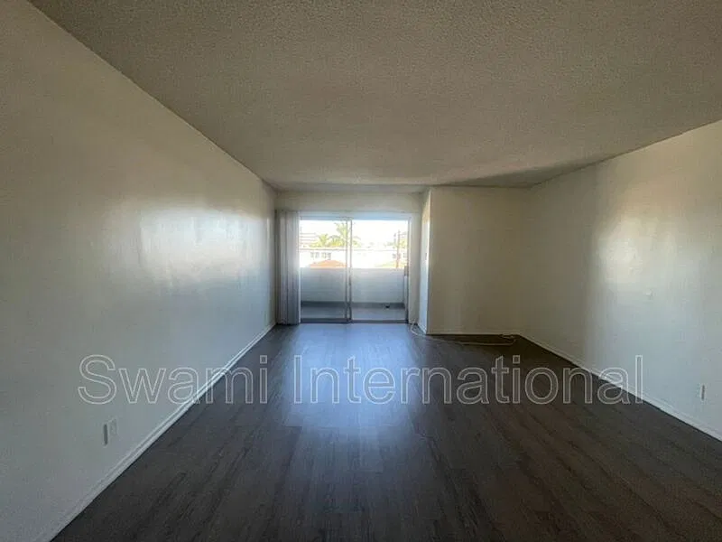 2 bed, 2.0 bath, 995 sqft, $2,350 — Photo 3