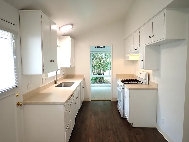 308 N La Patera Ln — Photo 6