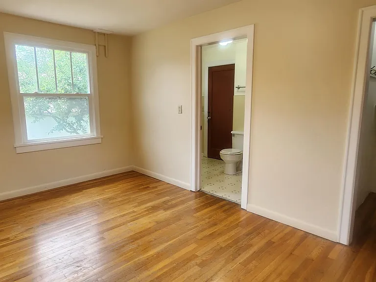 405 S 12th Ave — Photo 10