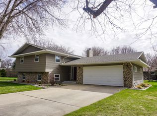 1544 Gridiron Pl, Huron, SD 57350
