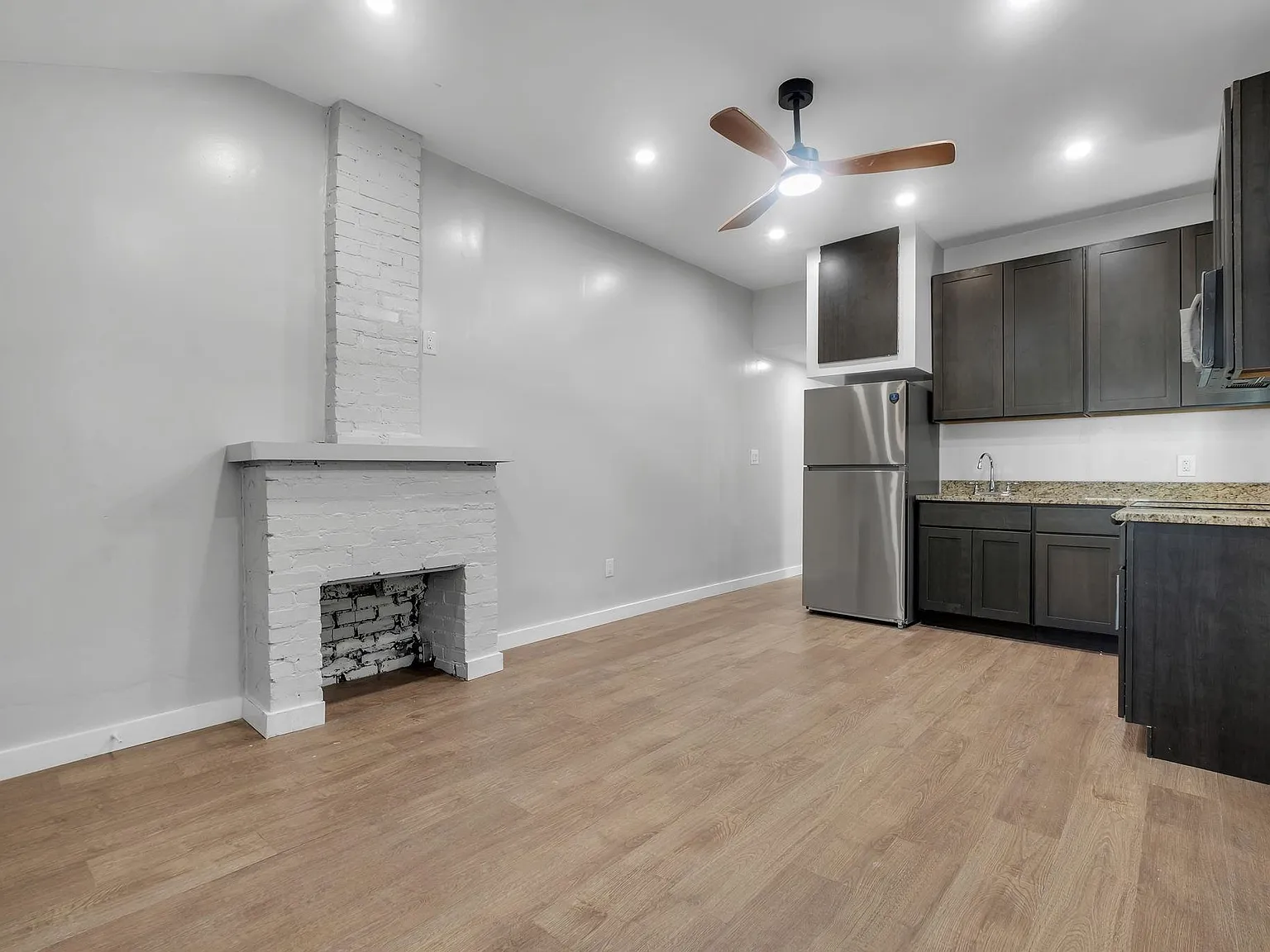 2 bed, 576 sqft, $1,200 — Photo 1