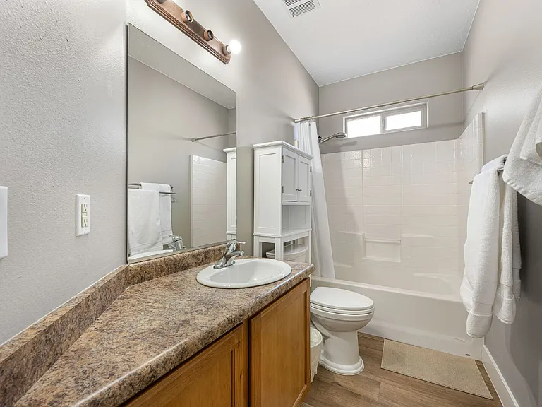 700 N Main St #L4 — Photo 11