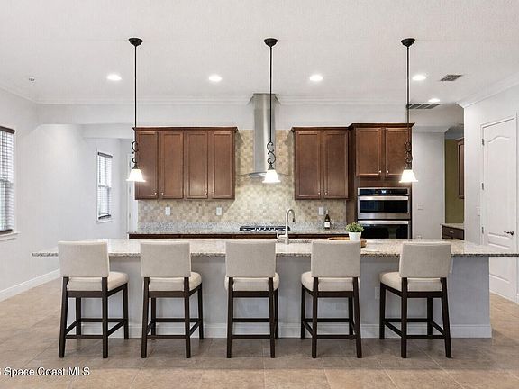 3rd image of 5043 Vantage Ct