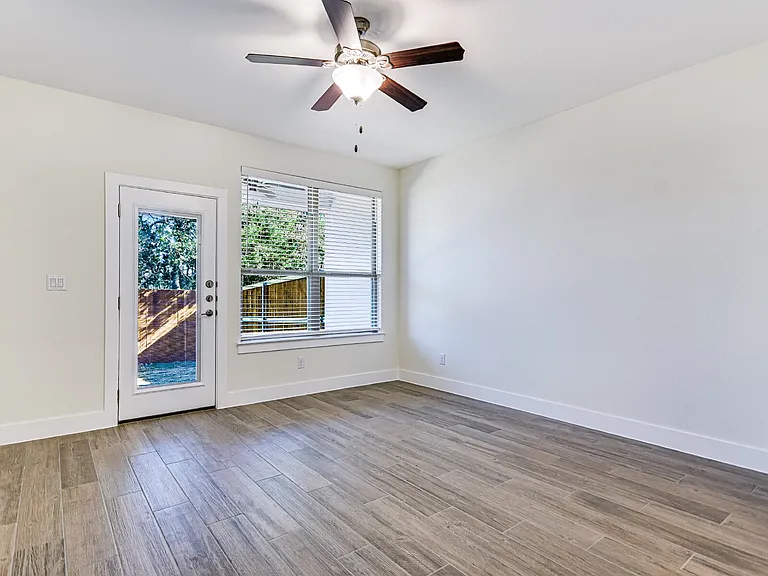 450 Parkline Dr — Photo 9