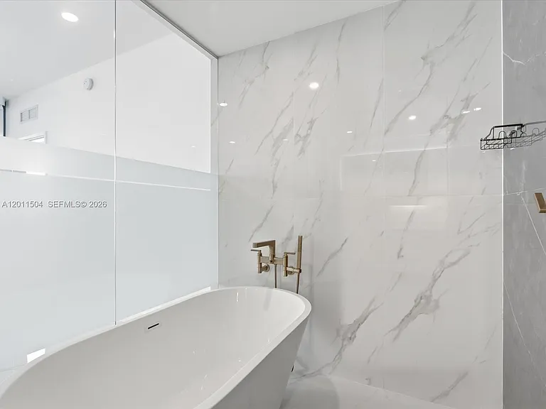 700 NE 24th St #4606 — Photo 25