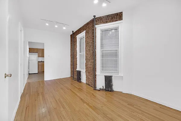 Rented by Cooper & Cooper Real Estate | media 16