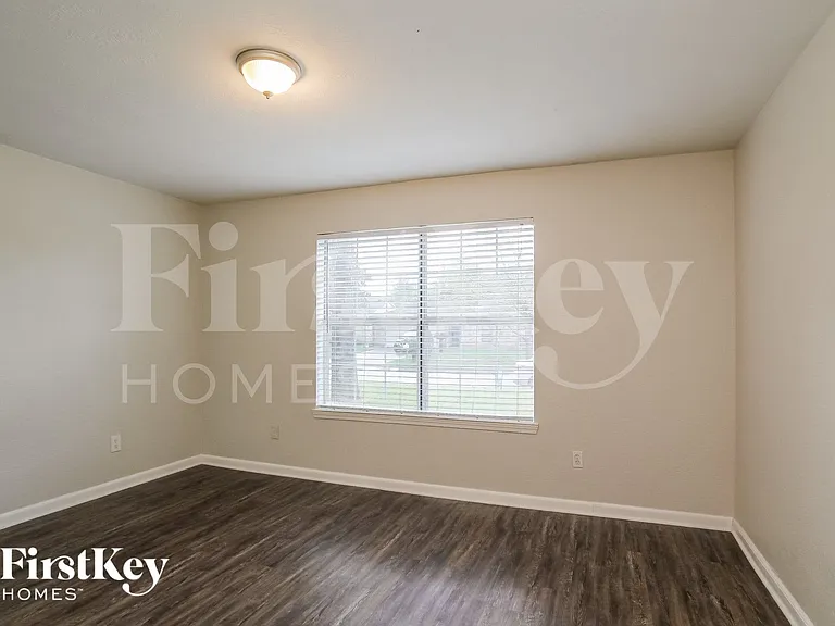23015 Banquo Dr — Photo 10