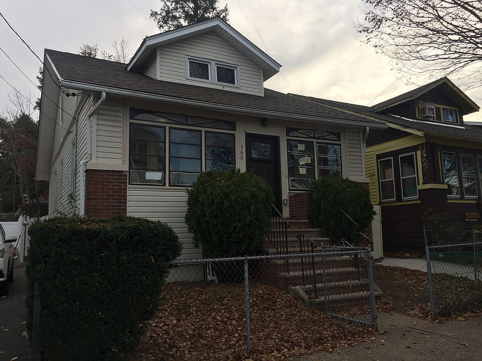 4 BR 2 bath w/driveway