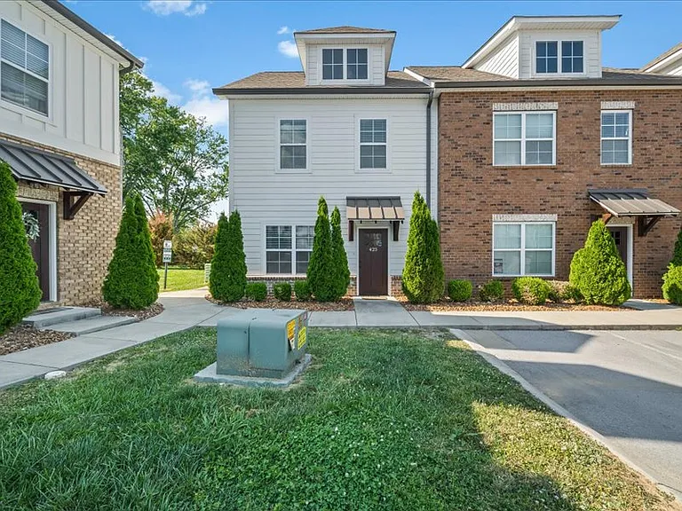 422 Grady Way — Photo 11