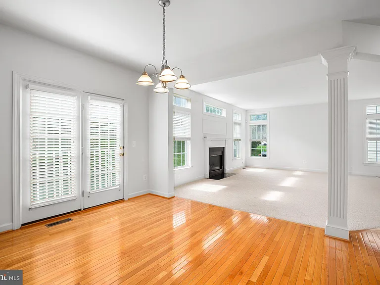 1002 Dorthea Ct — Photo 11
