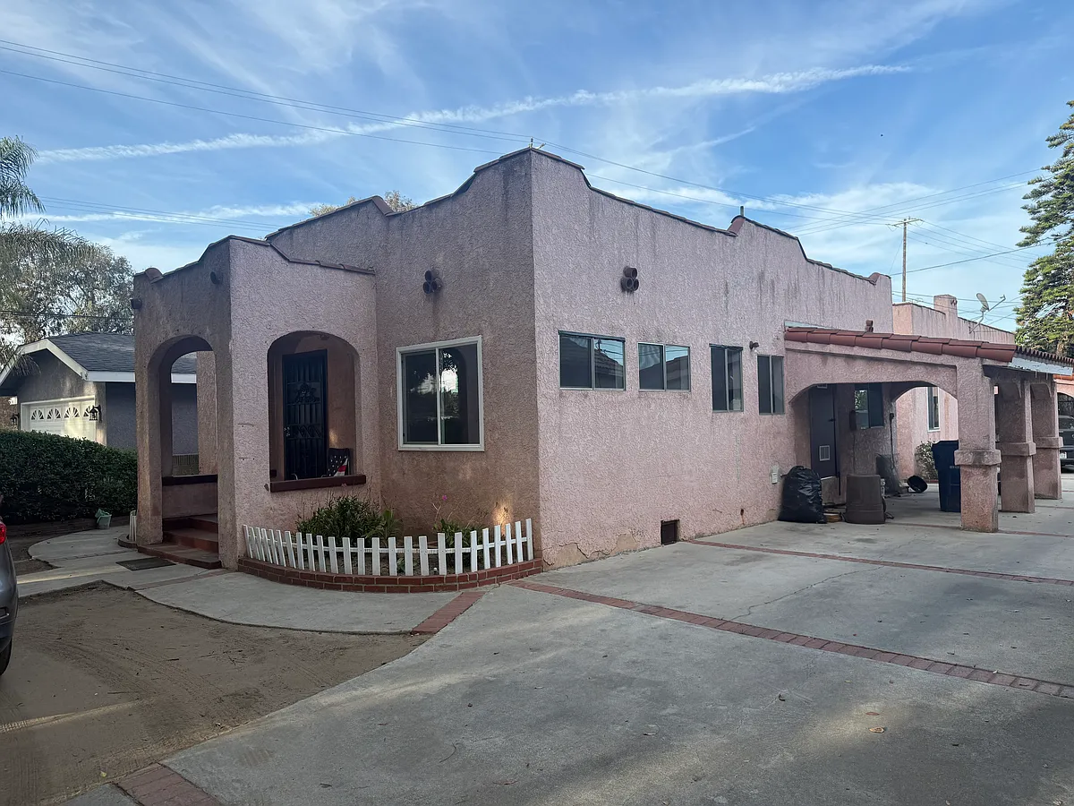 Building Photo - 1360 Hyatt Ave