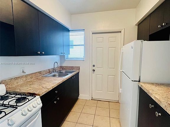 5th image of 7746 Carlyle Ave #25