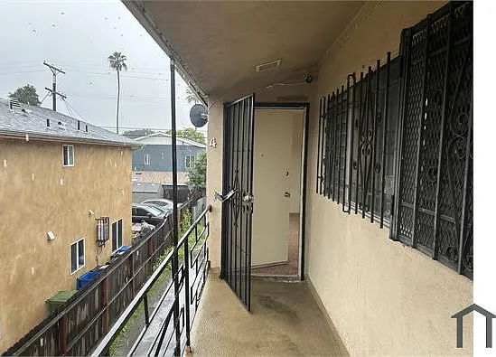 2 bed, 600 sqft, $2,200 — Photo 1