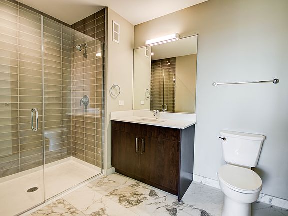 5th image of 851 W Grand Ave #403