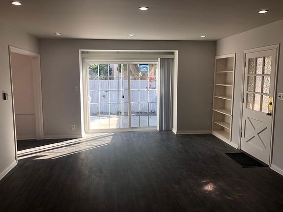5th image of 10607 Camarillo St #10607