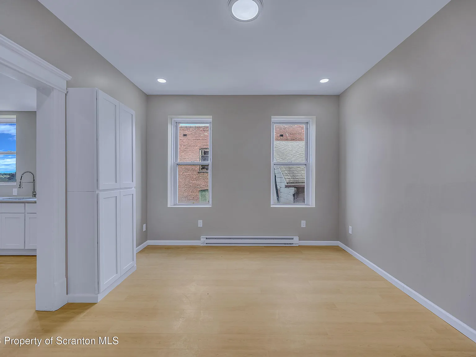 4 bed, 1.0 bath, 1271 sqft, $1,495 — Photo 3
