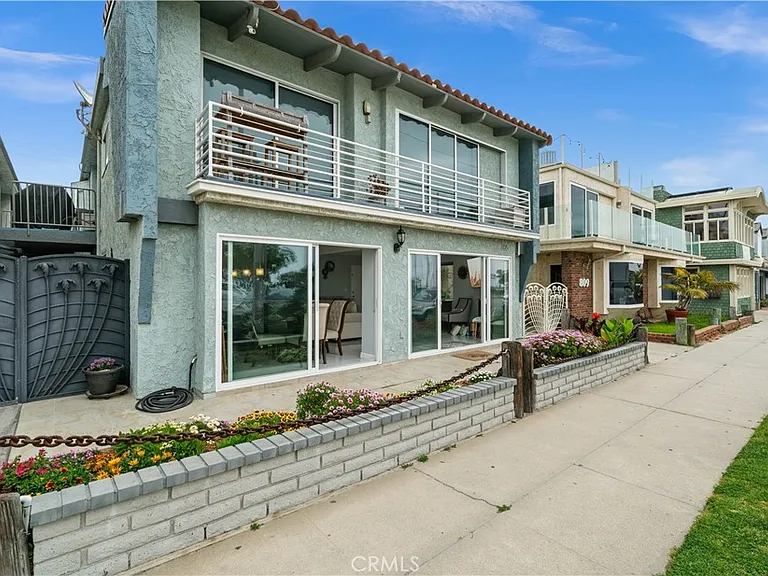 805 Ocean Ave — Photo 2