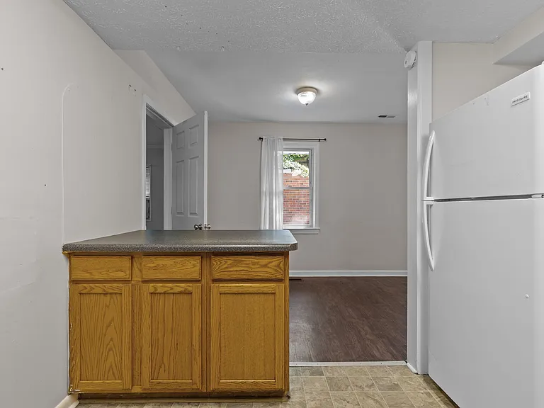 1708 W 48th St — Photo 15