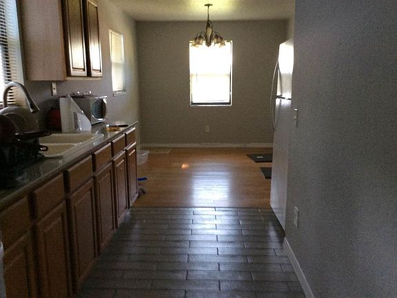 5th image of 813 W 12th St