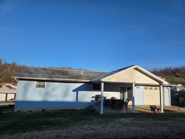 303 Elm St, Farmington, WV 26571