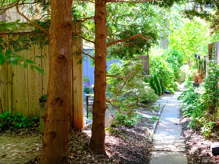4343 Embassy Park Dr NW — Photo 4