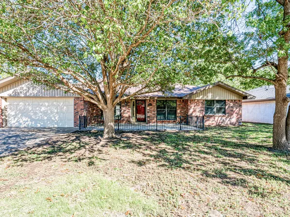 612 Belmont Dr, Dumas, TX 79029