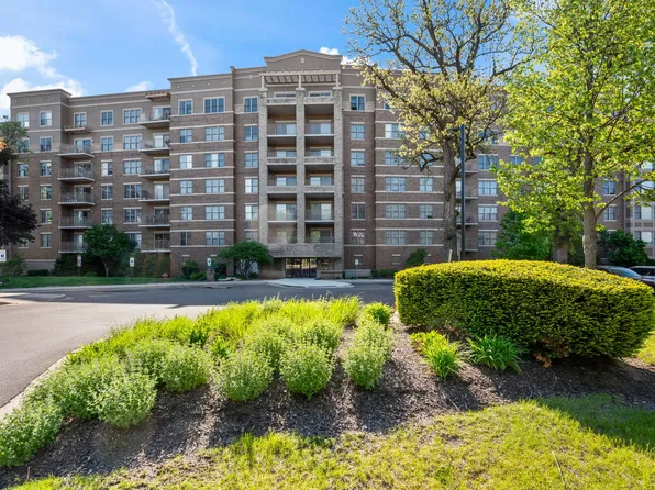 125 Lakeview Dr Unit 301, Bloomingdale, IL 60108
