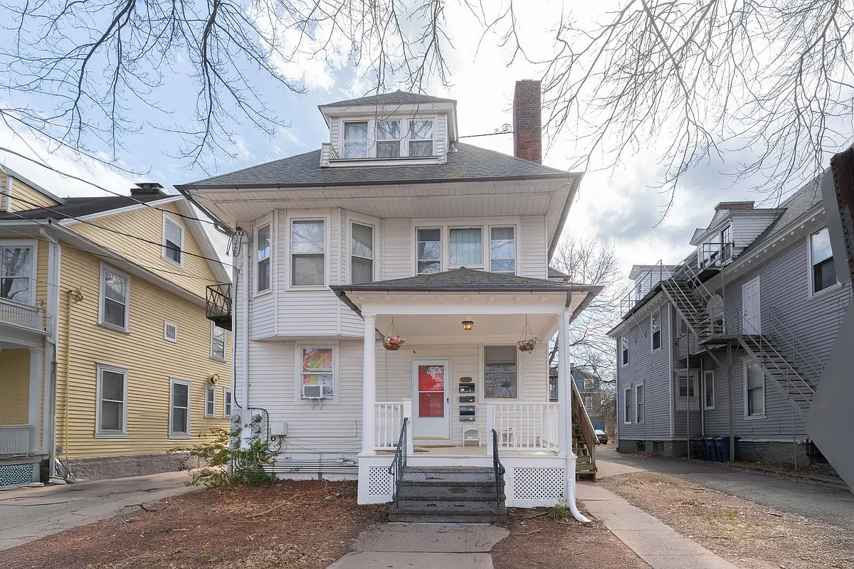 Building Photo - 208 Canner St