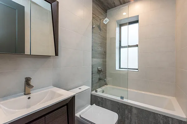 Rented by Nooklyn NYC LLC | media 44