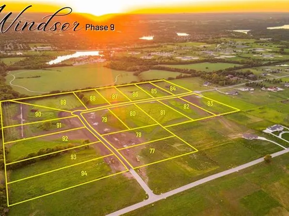 10515 S Windsor Dr, Lees Summit, MO 64086